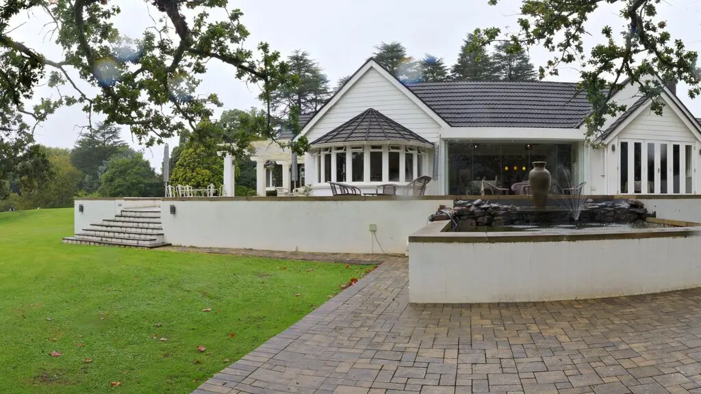 360 virtual tour of this 4 bedroom villa